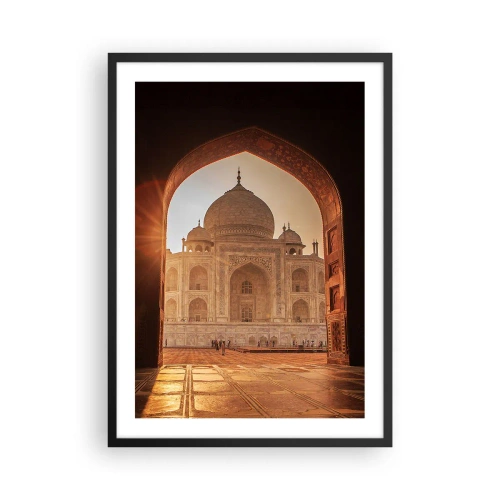 Plakat w czarnej ramie - Monumentalna budowla widziana przez ozdobny łuk o zachodzie słońca - 50x70cm - Pomnik nieziemskiej miłości - Nowoczesna dekoracja ścienna do salonu i sypialni ARTTOR