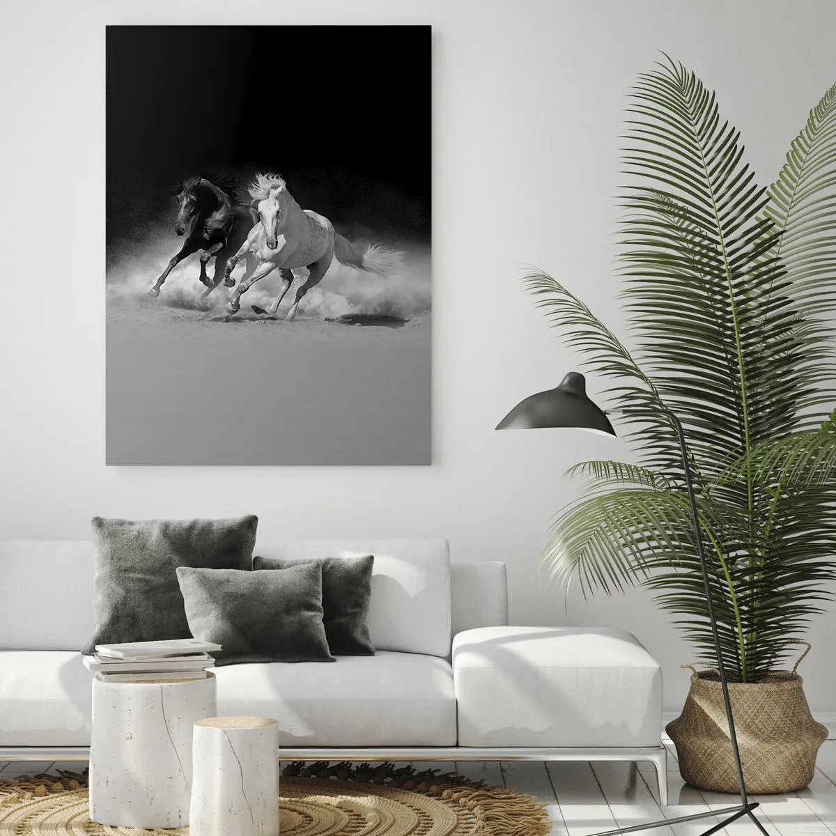 Obraz na szkle - Biegnące konie w czarno-białej tonacji - 50x70cm - Galop wolności - Nowoczesna dekoracja ścienna do salonu, kuchni i sypialni ARTTOR