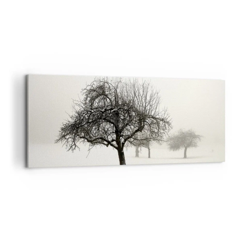 Obraz na płótnie - Drzewa na zaśnieżonym polu w otoczeniu mgły - 120x50cm - Zimowy sen - Nowoczesna dekoracja ścienna do salonu i sypialni ARTTOR