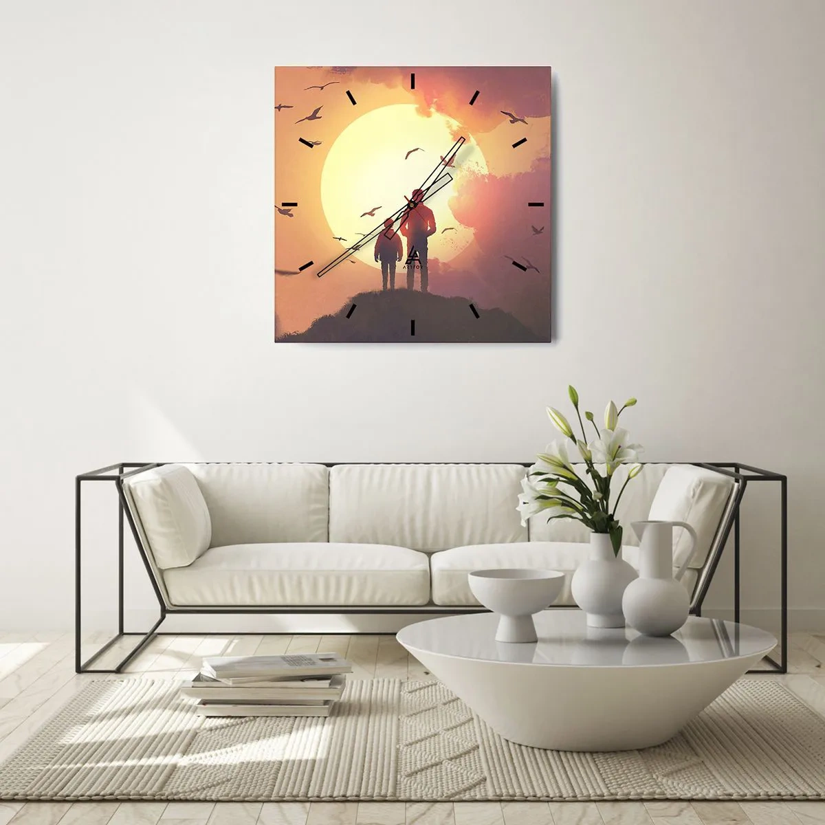 Zegar ścienny - Postacie na tle zachodzącego słońca - 30x30cm - Ze słońcem twarzą w twarz - Nowoczesna dekoracja ścienna do salonu i sypialni ARTTOR