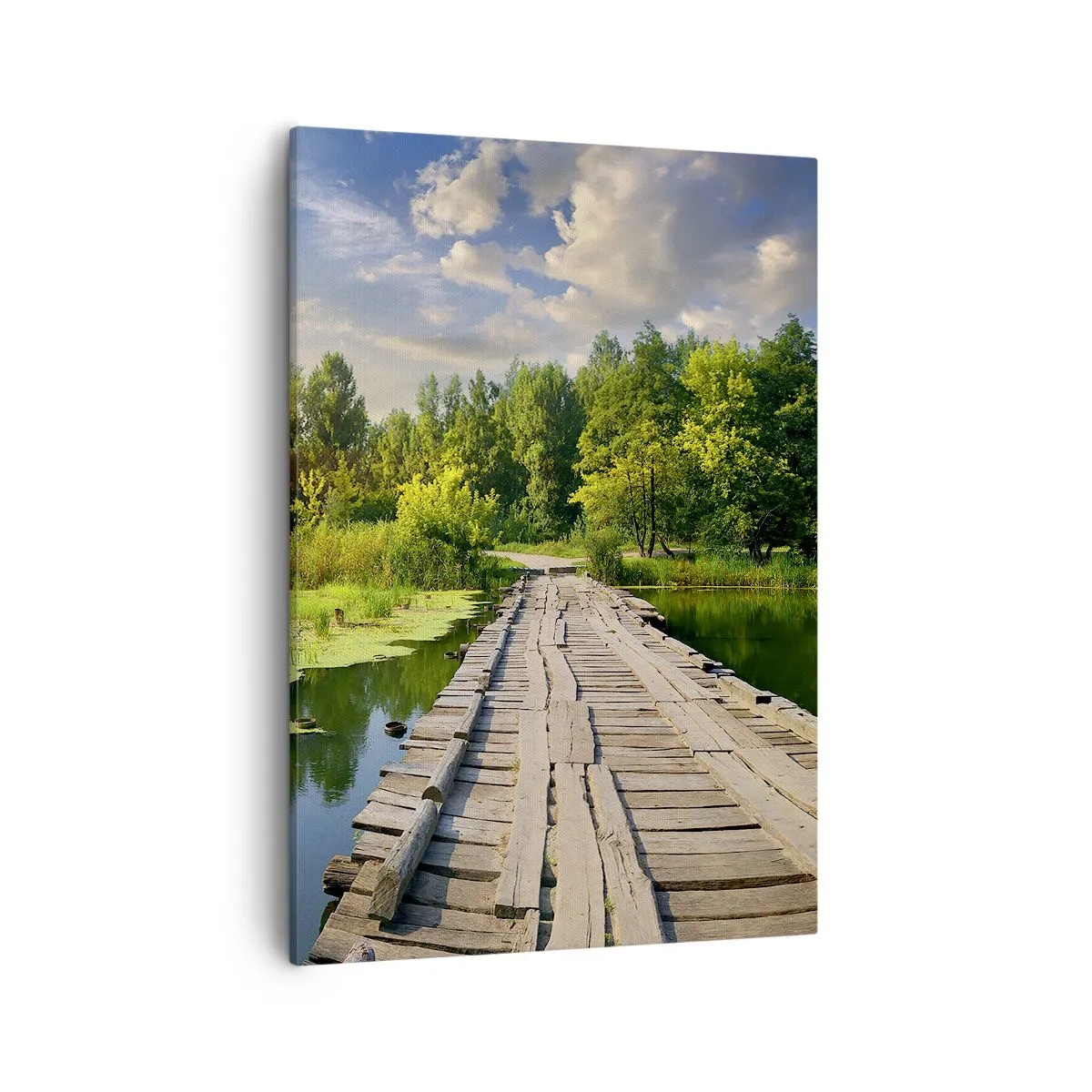 Obraz na płótnie - Drewniany mostek nad spokojnym jeziorem w otoczeniu zieleni - 50x70cm - Lato, lato wszędzie - Nowoczesna dekoracja ścienna do salonu, kuchni i sypialni ARTTOR