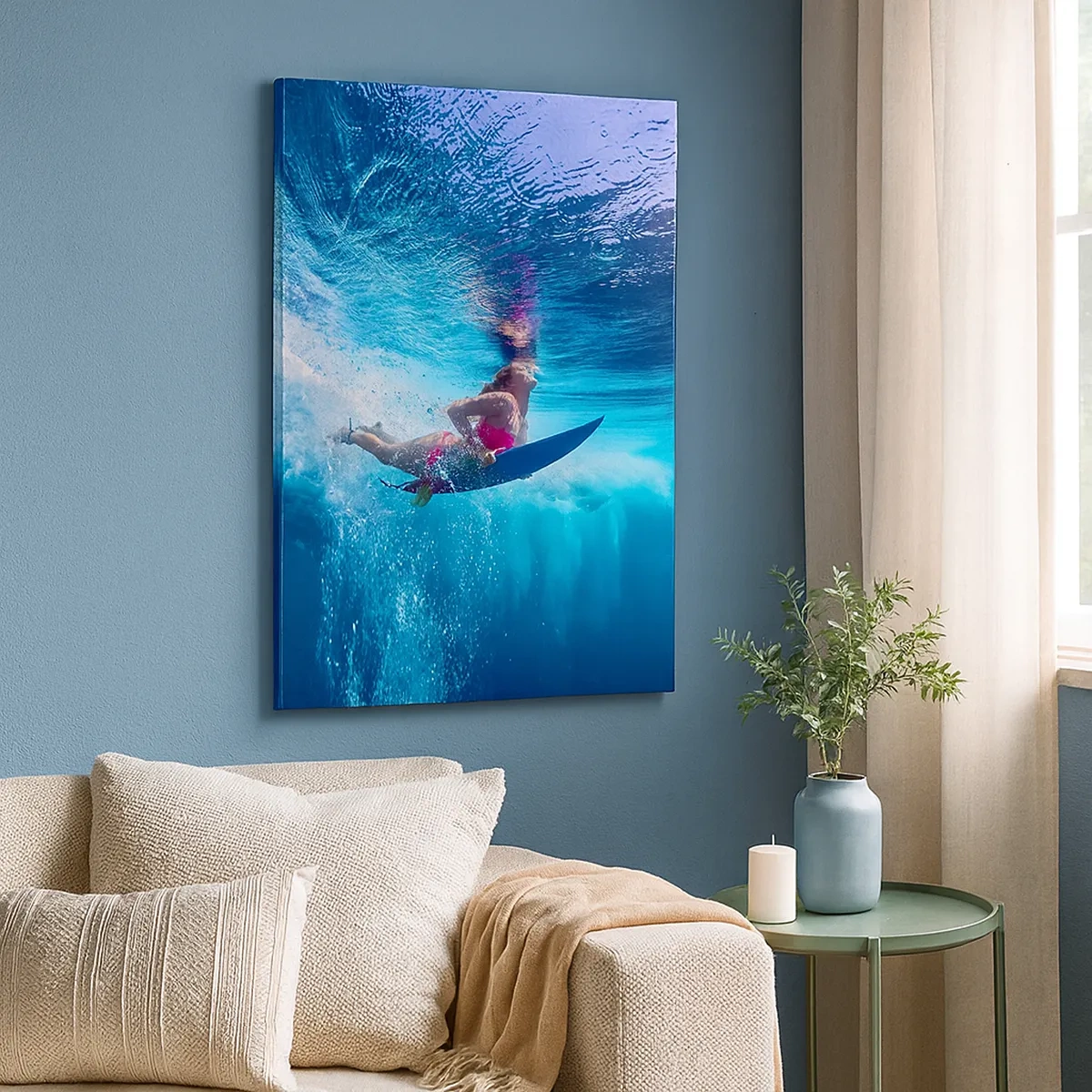 Obraz na płótnie - Surferka pod wodą z deską na tle turkusowego oceanu - 50x70cm - Głębia radości - Nowoczesna dekoracja ścienna do salonu, kuchni i sypialni ARTTOR
