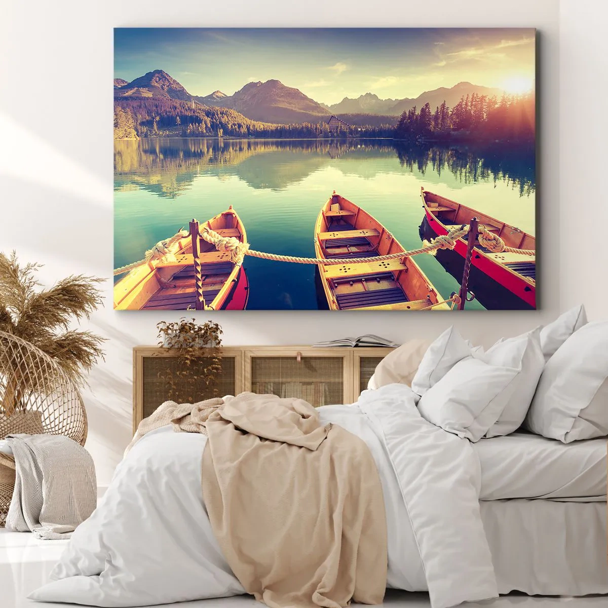 Obraz na płótnie - Łódki na spokojnym jeziorze otoczonym górami o zachodzie słońca - 70x50cm - Żyć według jej praw - Nowoczesna dekoracja ścienna do salonu i sypialni ARTTOR