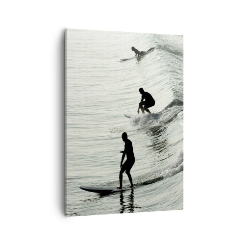 Obraz na płótnie - Trzech surferów łapie fale na oceanie w dynamicznej scenie - 50x70cm - Na spotkanie fali - Nowoczesna dekoracja ścienna do salonu, kuchni i sypialni ARTTOR