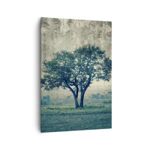 Obraz na płótnie - Samotne drzewo na tle zamglonego krajobrazu - 70x100cm - Jabłoń na błękitnym błoniu? - Nowoczesna dekoracja ścienna do salonu i sypialni ARTTOR