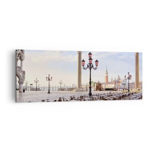 Obraz na płótnie - Wenecja, widok na plac z kolumnami i ustawionymi stolikami kawiarni - 140x50cm - Zapraszamy, wszystko gotowe - Nowoczesna dekoracja ścienna do salonu i sypialni ARTTOR