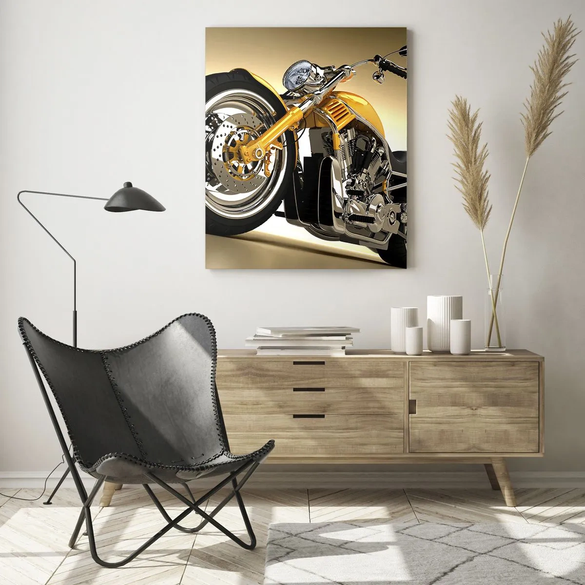 Obraz na szkle - Żółty motocykl w stylu chopper na tle beżowej ściany - 70x100cm - Marzenie o sile i prędkości - Nowoczesna dekoracja ścienna do salonu i sypialni ARTTOR