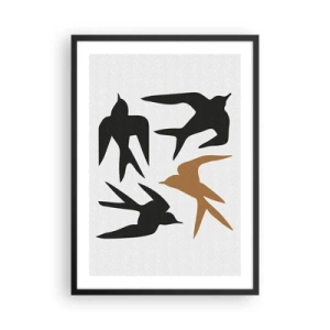 Plakat w czarnej ramie - Stylizowane sylwetki jaskółek na jasnym tle - 50x70cm - Jaskółcze zabawy - Nowoczesna dekoracja ścienna do salonu i sypialni ARTTOR
