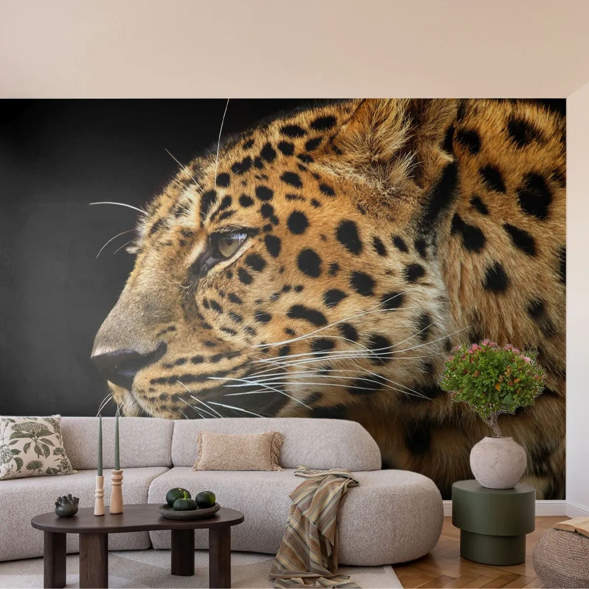 Fototapeta Premium Sand - Zbliżenie na twarz lamparta na czarnym tle - 100x70cm - Spokojny, skupiony, gotowy - Nowoczesna dekoracja ścienna do salonu, kuchni i sypialni ARTTOR