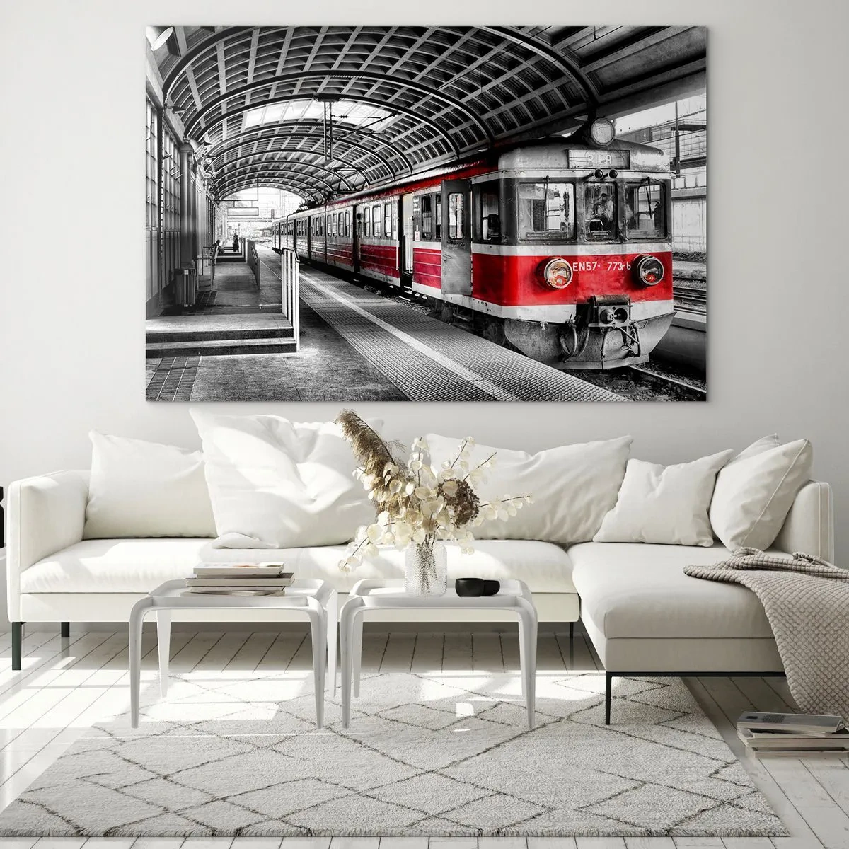 Obraz na szkle - Czerwony pociąg na stacji pod zadaszeniem - 70x50cm - Może to podróż życia? - Nowoczesna dekoracja ścienna do salonu i sypialni ARTTOR