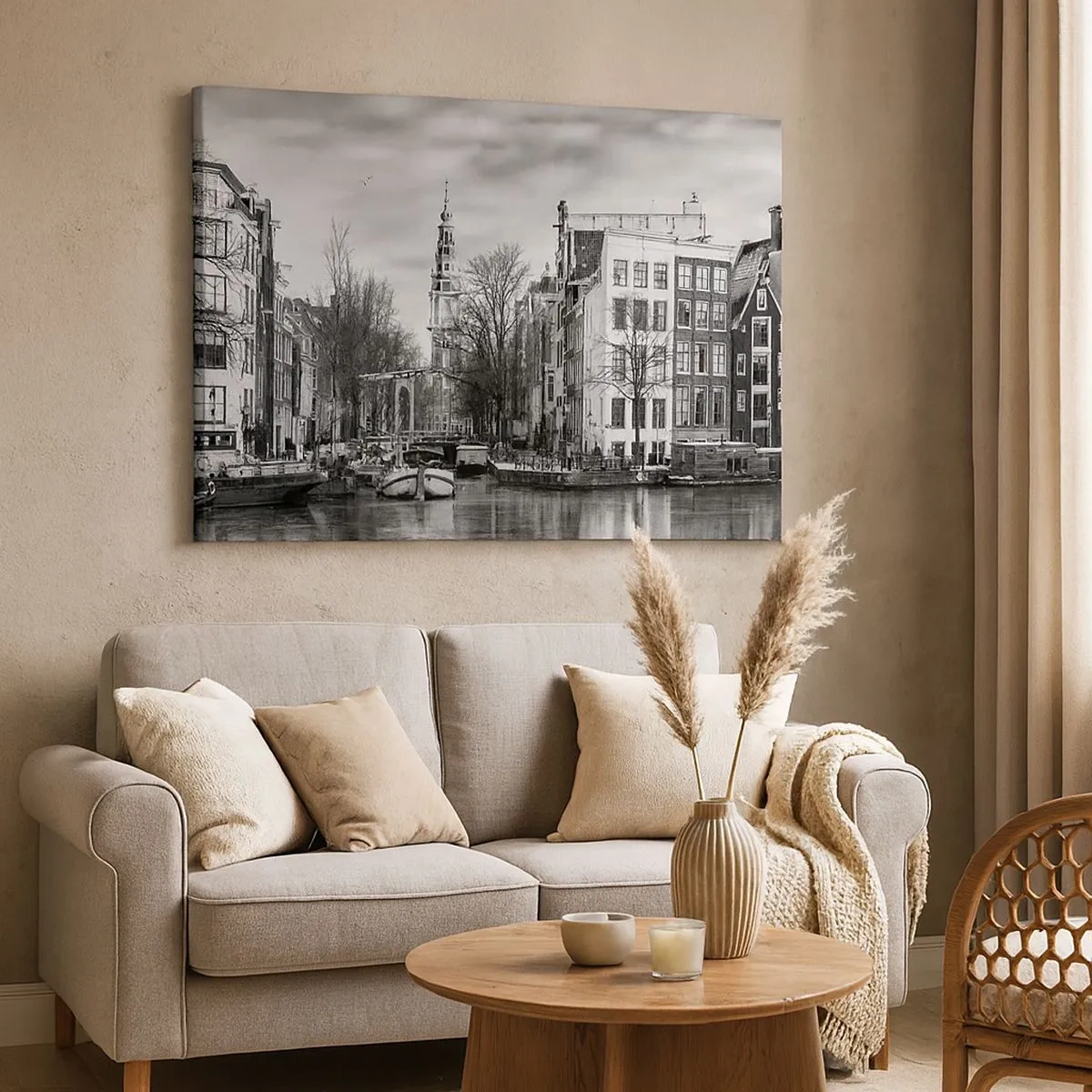 Obraz na płótnie - Czarno-biała panorama Amsterdamu z kanałem i zabytkowymi budynkami - 70x50cm - Amsterdamskie klimaty - Nowoczesna dekoracja ścienna do salonu i sypialni ARTTOR