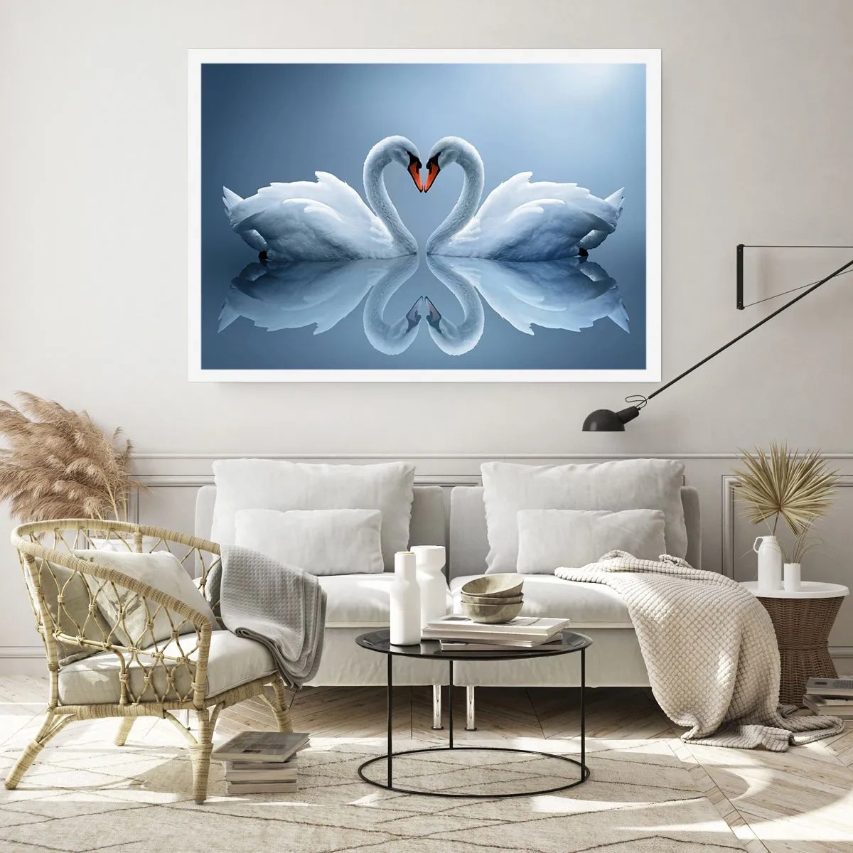 Plakat - Dwa łabędzie tworzące serce na spokojnej tafli wody - 100x70cm - Czas na miłość - Nowoczesna dekoracja ścienna do salonu i sypialni ARTTOR