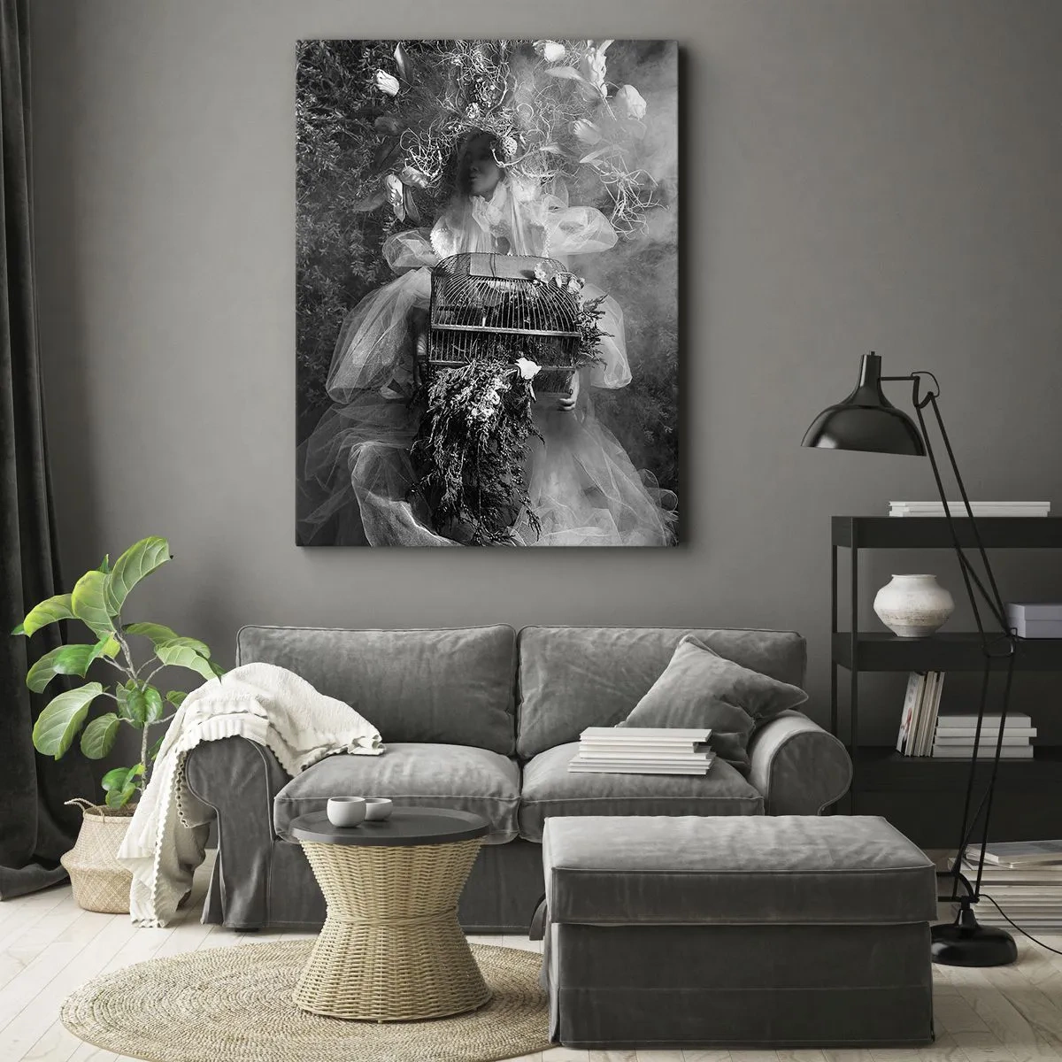 Obraz na płótnie - Czarno-biała kompozycja kobiety w tiulu z klatką pełną roślin - 50x70cm - Sama Matka – Natura - Nowoczesna dekoracja ścienna do salonu, kuchni i sypialni ARTTOR