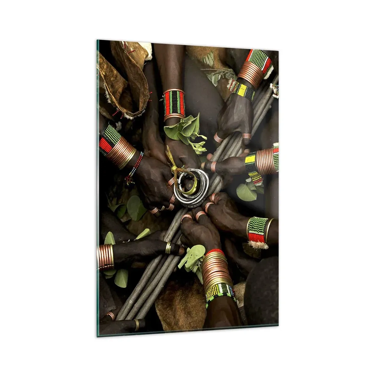 Obraz na szkle - Tradycyjne bransolety na rękach w grupie rąk - 80x120cm - Jesteśmy razem - Nowoczesna dekoracja ścienna do salonu i sypialni ARTTOR