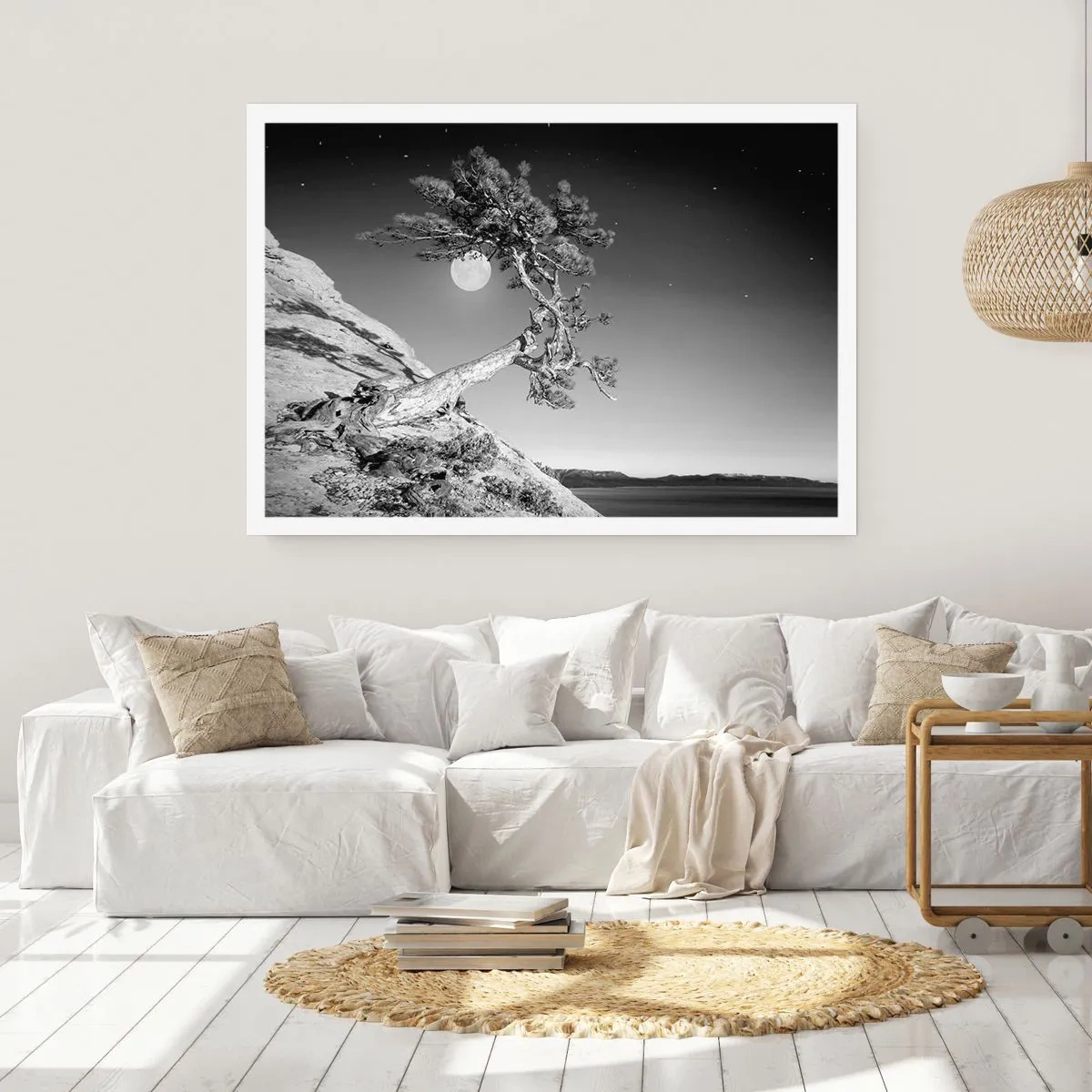 Plakat - Czarno-białe drzewo na klifie z księżycem w tle - 100x70cm - Zwycięska wojowniczka - Nowoczesna dekoracja ścienna do salonu i sypialni ARTTOR