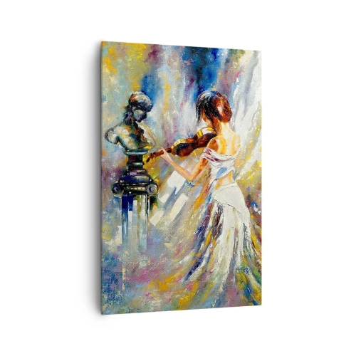 Obraz na płótnie - Kobieta w białej sukni grająca na skrzypcach przed popiersiem - 80x120cm - Ożywić uczuciem - Nowoczesna dekoracja ścienna do salonu i sypialni ARTTOR