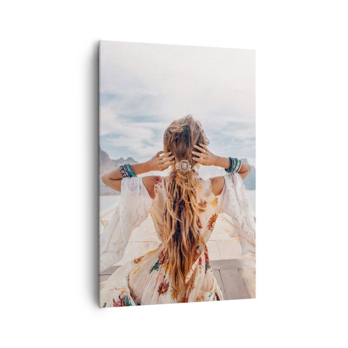 Obraz na płótnie - Kobieta na łodzi z widokiem na góry i wodę, w stylu boho - 80x120cm - W drodze ku szczęściu - Nowoczesna dekoracja ścienna do salonu i sypialni ARTTOR