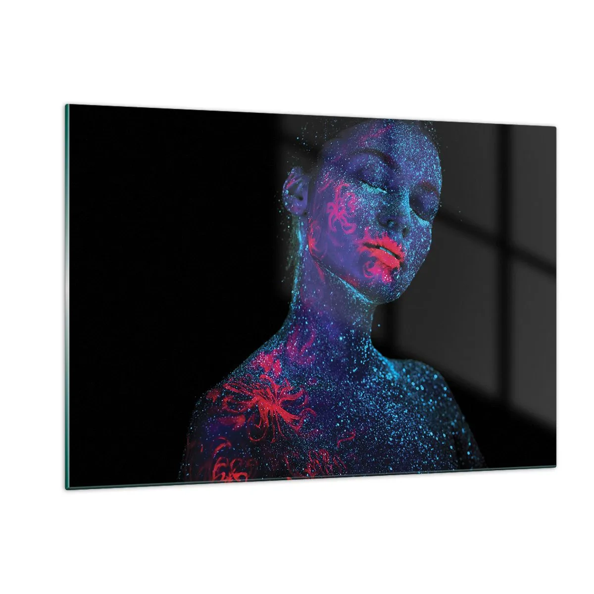 Obraz na szkle - Portret kobiety z fluorescencyjnym malunkiem na ciele - 120x80cm - W gwiezdnym pyle - Nowoczesna dekoracja ścienna do salonu, kuchni i sypialni ARTTOR