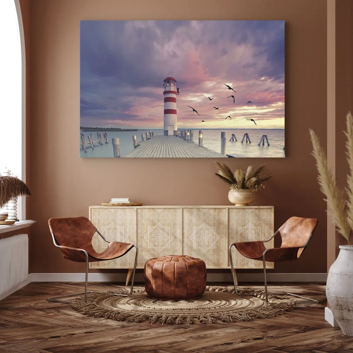 Obraz na płótnie - Latarnia morska na molo w otoczeniu malowniczego zachodu słońca - 70x50cm - Pora do portu - Nowoczesna dekoracja ścienna do salonu i sypialni ARTTOR