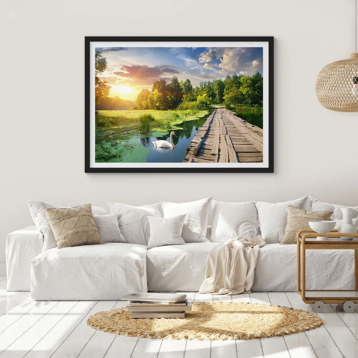 Plakat w czarnej ramie - Malowniczy krajobraz z mostkiem i łabędziem - 70x50cm - Lato, lato wszędzie - Nowoczesna dekoracja ścienna do salonu i sypialni ARTTOR