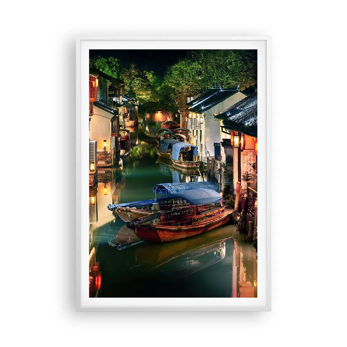 Plakat w białej ramie - Wieczór na chińskiej ulicy - 70x100 cm
