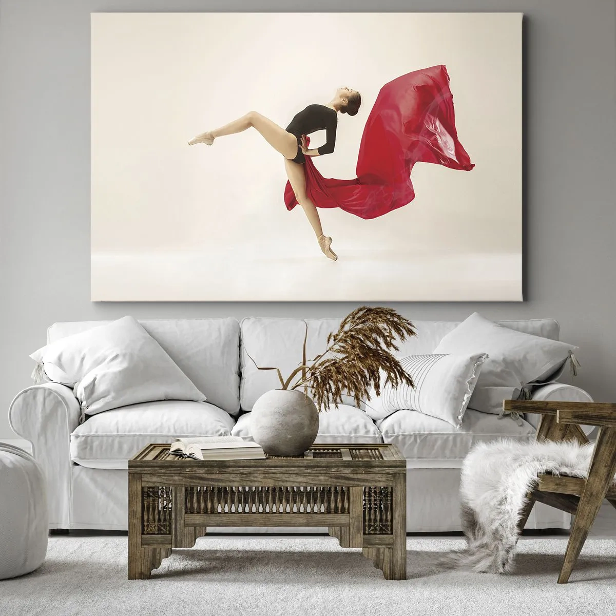 Obraz na płótnie - Dynamiczna tancerka w czarnym stroju i czerwonej tkaninie w ruchu - 70x50cm - Czerwone i czarne - Nowoczesna dekoracja ścienna do salonu i sypialni ARTTOR