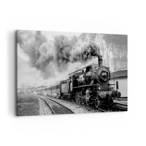 Obraz na płótnie - Czarno-biała lokomotywa parowa na tle górskiego krajobrazu - 120x80cm - Stoi na stacji… - Nowoczesna dekoracja ścienna do salonu, kuchni i sypialni ARTTOR