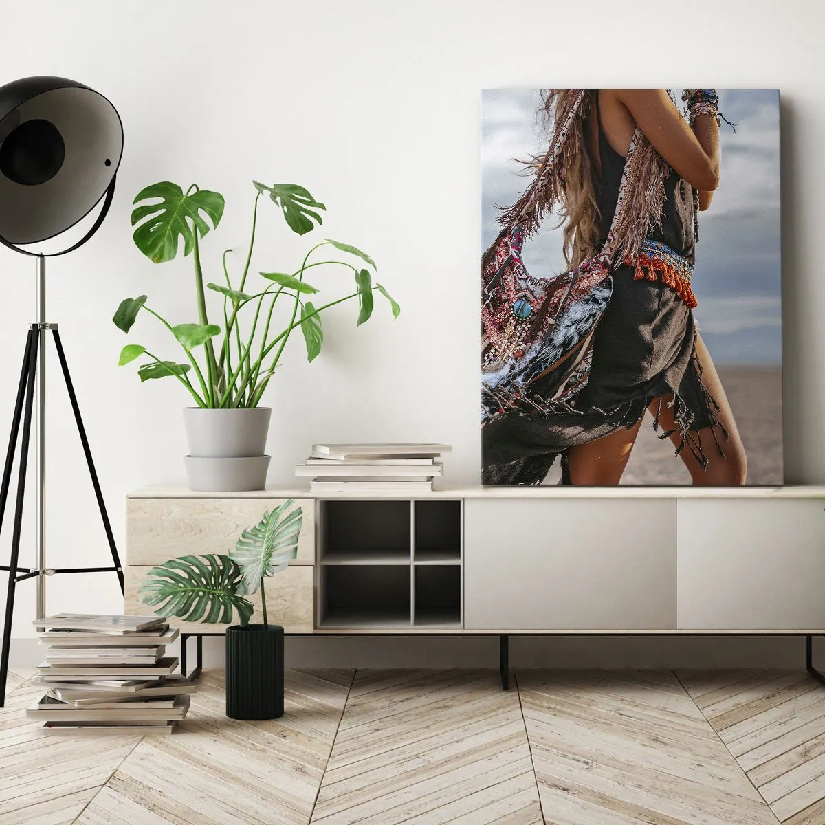 Obraz na płótnie - Stylizacja w stylu boho z frędzlami, biżuterią i ozdobną torbą - 50x70cm - Dziewczyna szamana - Nowoczesna dekoracja ścienna do salonu, kuchni i sypialni ARTTOR