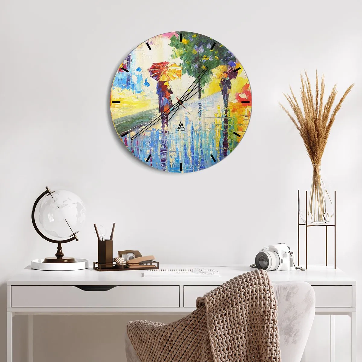 Zegar ścienny - Postacie z parasolkami spacerujące w deszczowy dzień - 30x30cm - I wszystko jasne - Nowoczesna dekoracja ścienna do salonu, kuchni i sypialni ARTTOR