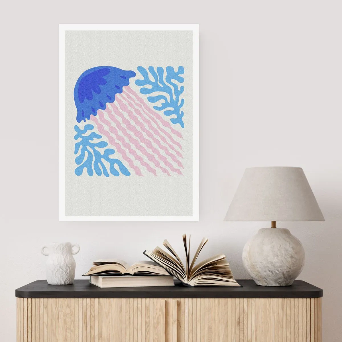 Plakat - Stylizowana meduza w otoczeniu podwodnej roślinności - 50x70cm - Jak z innego świata - Nowoczesna dekoracja ścienna do salonu, kuchni i sypialni ARTTOR
