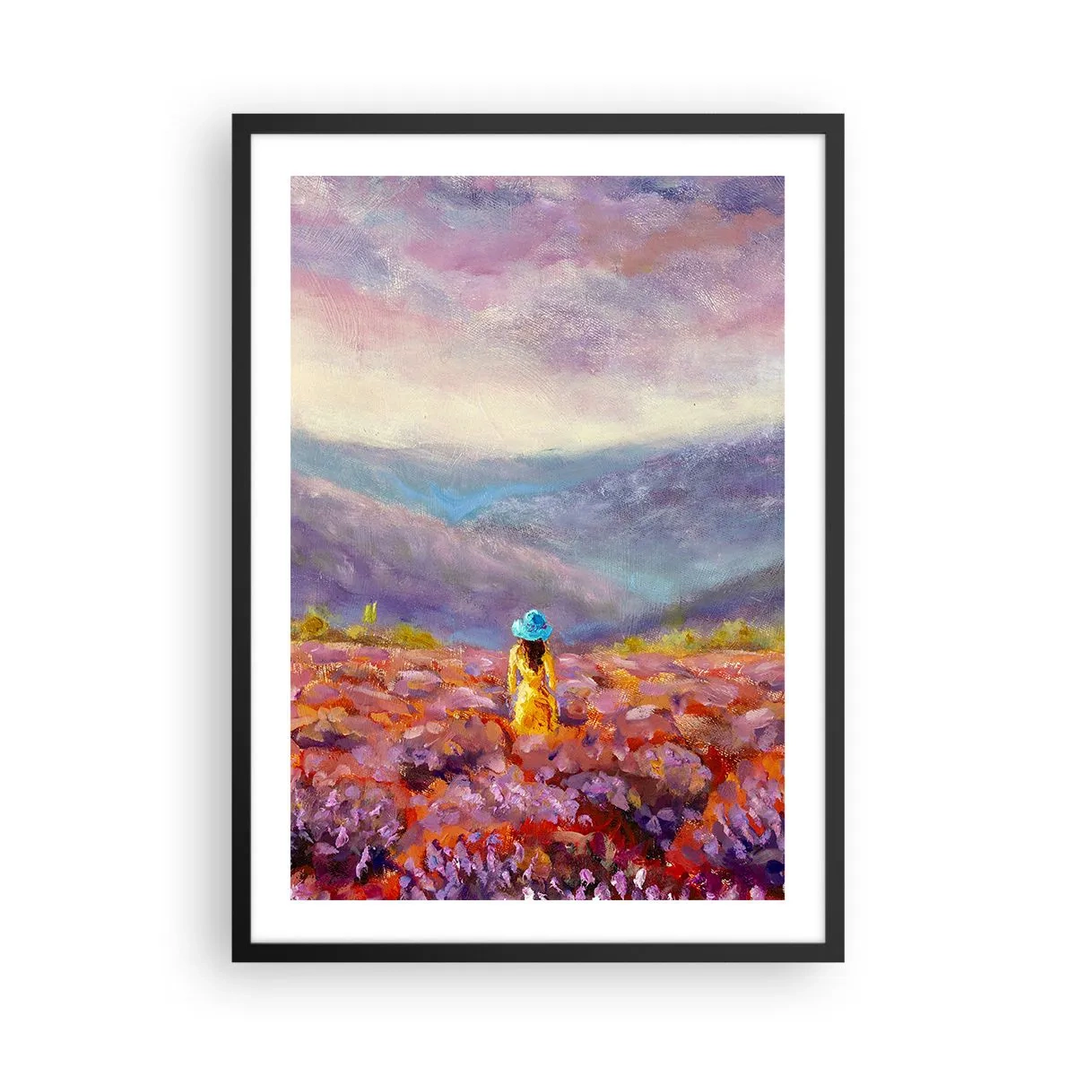 Plakat w czarnej ramie - Pole lawendy z kobietą w kapeluszu na tle gór - 50x70cm - W lawendowym świecie - Nowoczesna dekoracja ścienna do salonu i sypialni ARTTOR