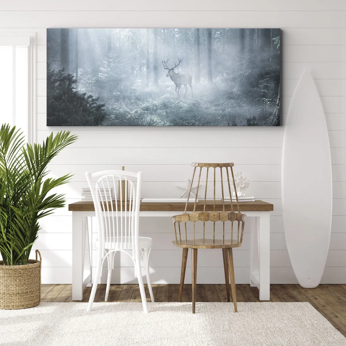 Obraz na płótnie - Jeleń w gęstym lesie spowitym poranną mgłą - 140x50cm - Poranny obchód włości - Nowoczesna dekoracja ścienna do salonu i sypialni ARTTOR