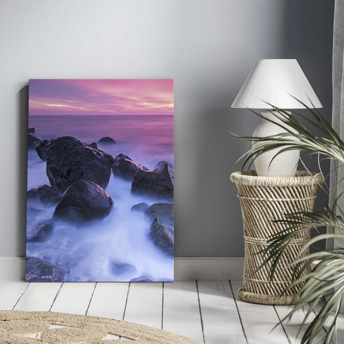 Obraz na płótnie - Kamieniste wybrzeże o zachodzie słońca - 80x120cm - Narodziny w blasku i mgle - Nowoczesna dekoracja ścienna do salonu i sypialni ARTTOR