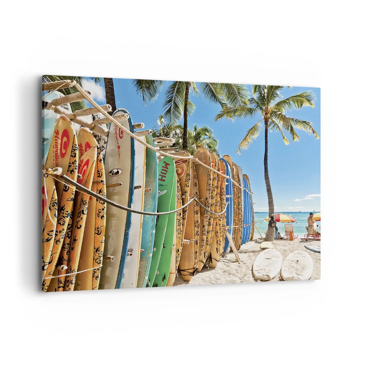 Obraz na płótnie - Deski surfingowe na plaży z palmami - 100x70cm - Słoneczna zabawa - Nowoczesna dekoracja ścienna do salonu, kuchni i sypialni ARTTOR