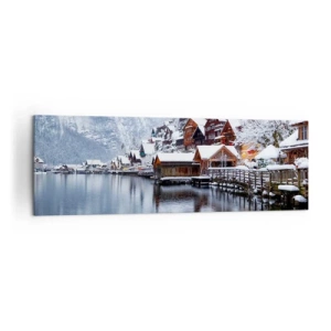 Obraz na płótnie - Zimowy widok na górską miejscowość nad jeziorem - 160x50cm - W zimowej dekoracji - Nowoczesna dekoracja ścienna do salonu i sypialni ARTTOR
