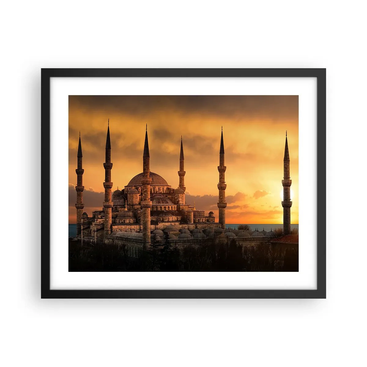 Plakat w czarnej ramie - Bóg jest wielki - 50x40 cm