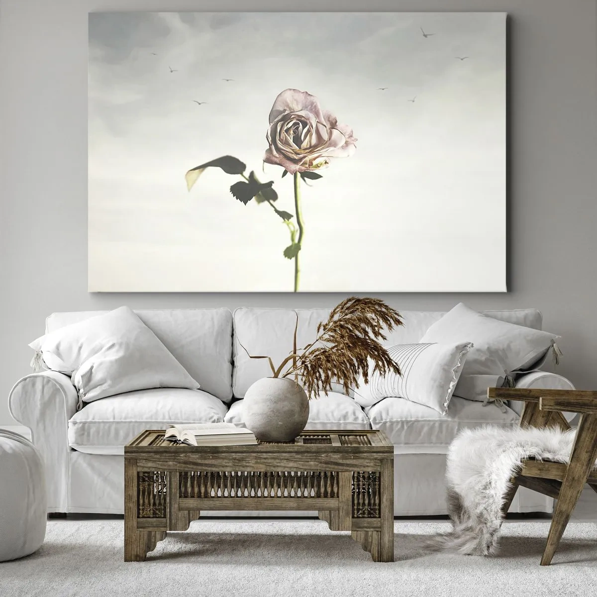 Obraz na płótnie - Delikatna róża na tle jasnego nieba z lecącymi ptakami - 70x50cm - Powitanie wiosny - Nowoczesna dekoracja ścienna do salonu i sypialni ARTTOR