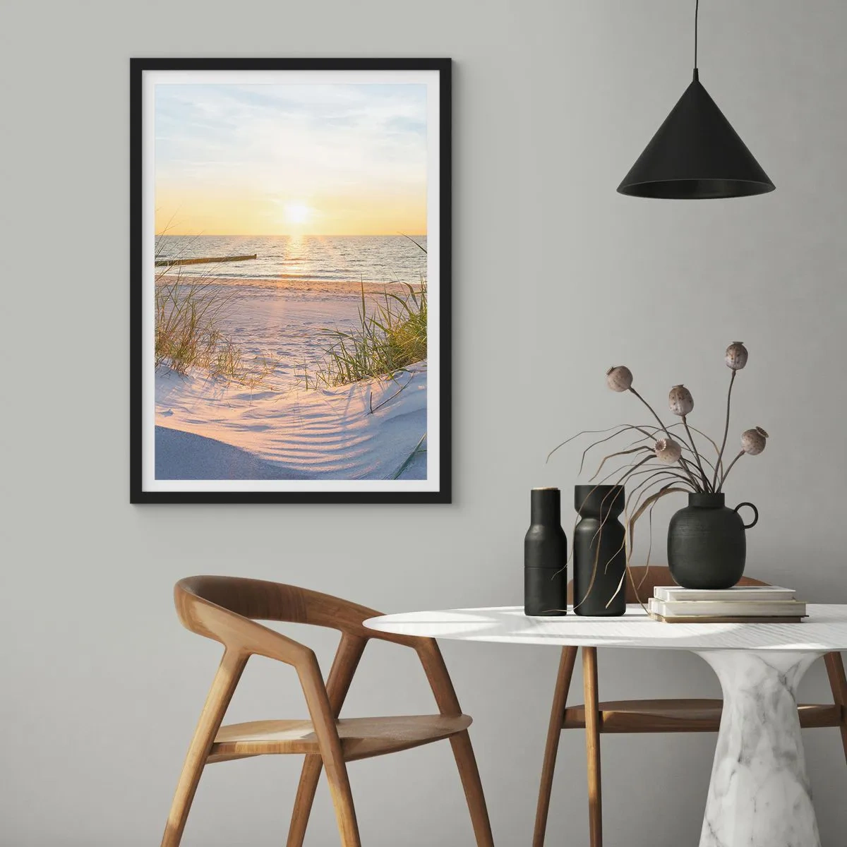 Plakat w czarnej ramie - Morza szum, ptaków śpiew, dzika plaża pośród traw… - 70x100 cm