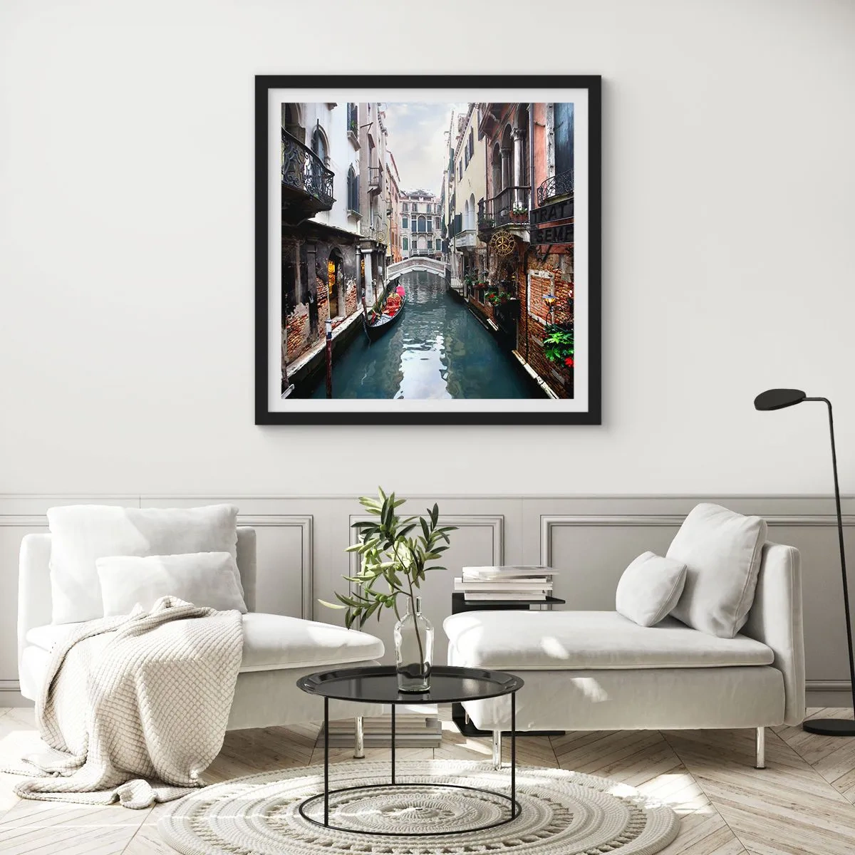 Plakat w czarnej ramie - Pejzaż wenecki z gondolą i mostkiem - 40x40 cm