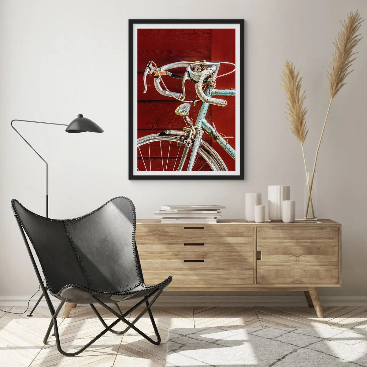 Plakat w czarnej ramie - Stary rower z rdzą na tle czerwonej drewnianej ściany - 50x70cm - Stworzony do zwycięstw - Nowoczesna dekoracja ścienna do salonu i sypialni ARTTOR