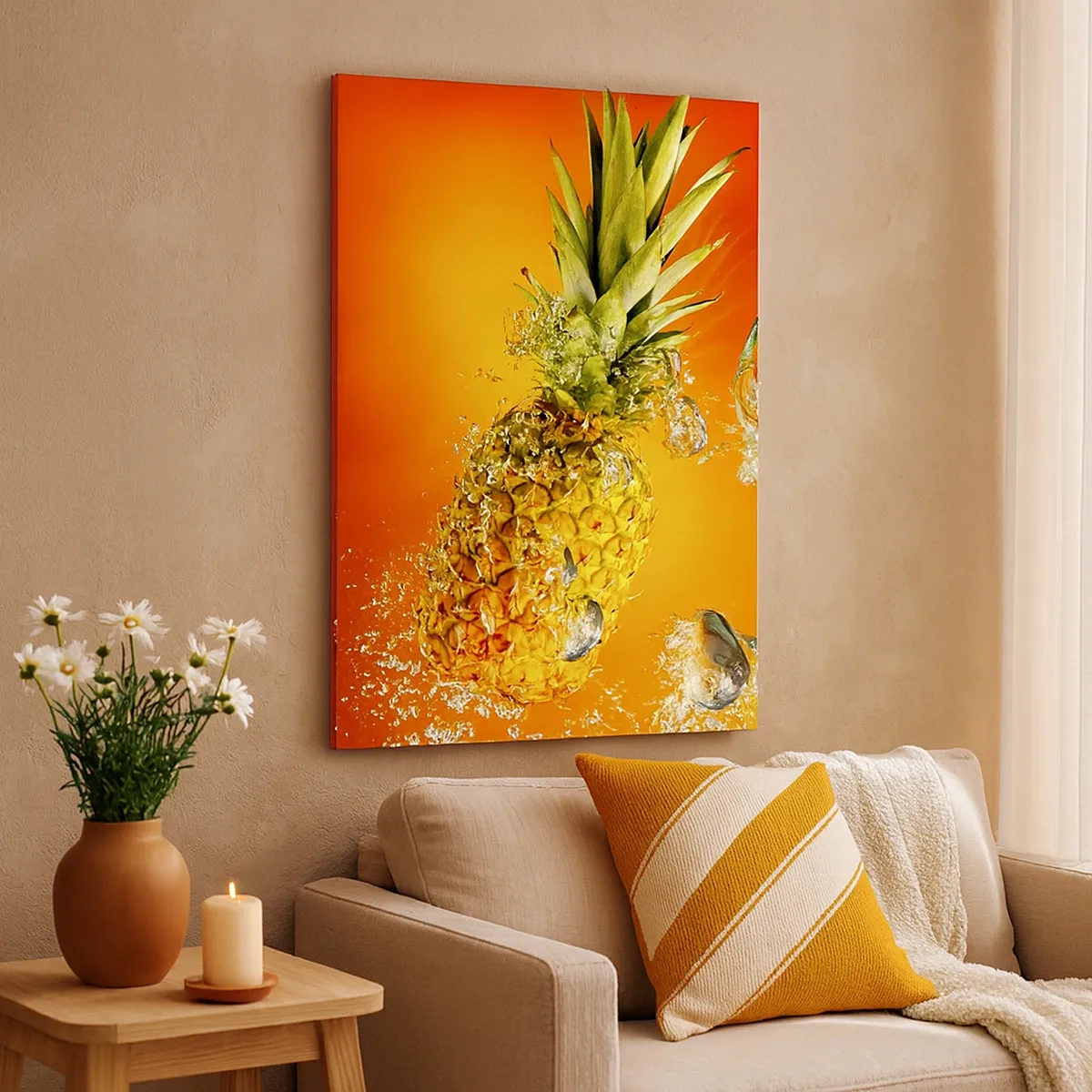 Obraz na płótnie - Ananas zanurzony w wodzie na pomarańczowym tle - 50x70cm - Tropikalna soczysta świeżość - Nowoczesna dekoracja ścienna do salonu, kuchni i sypialni ARTTOR