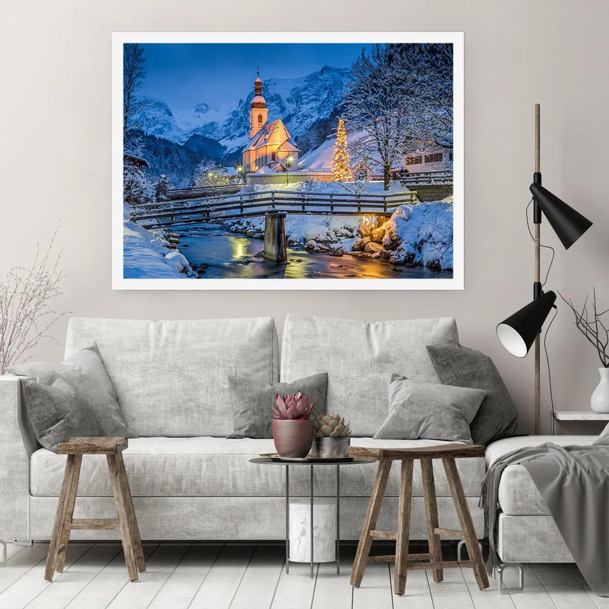 Plakat - Zimowy krajobraz z kościołem, mostem i górami o zmierzchu - 100x70cm - Duch Świąt - Nowoczesna dekoracja ścienna do salonu i sypialni ARTTOR