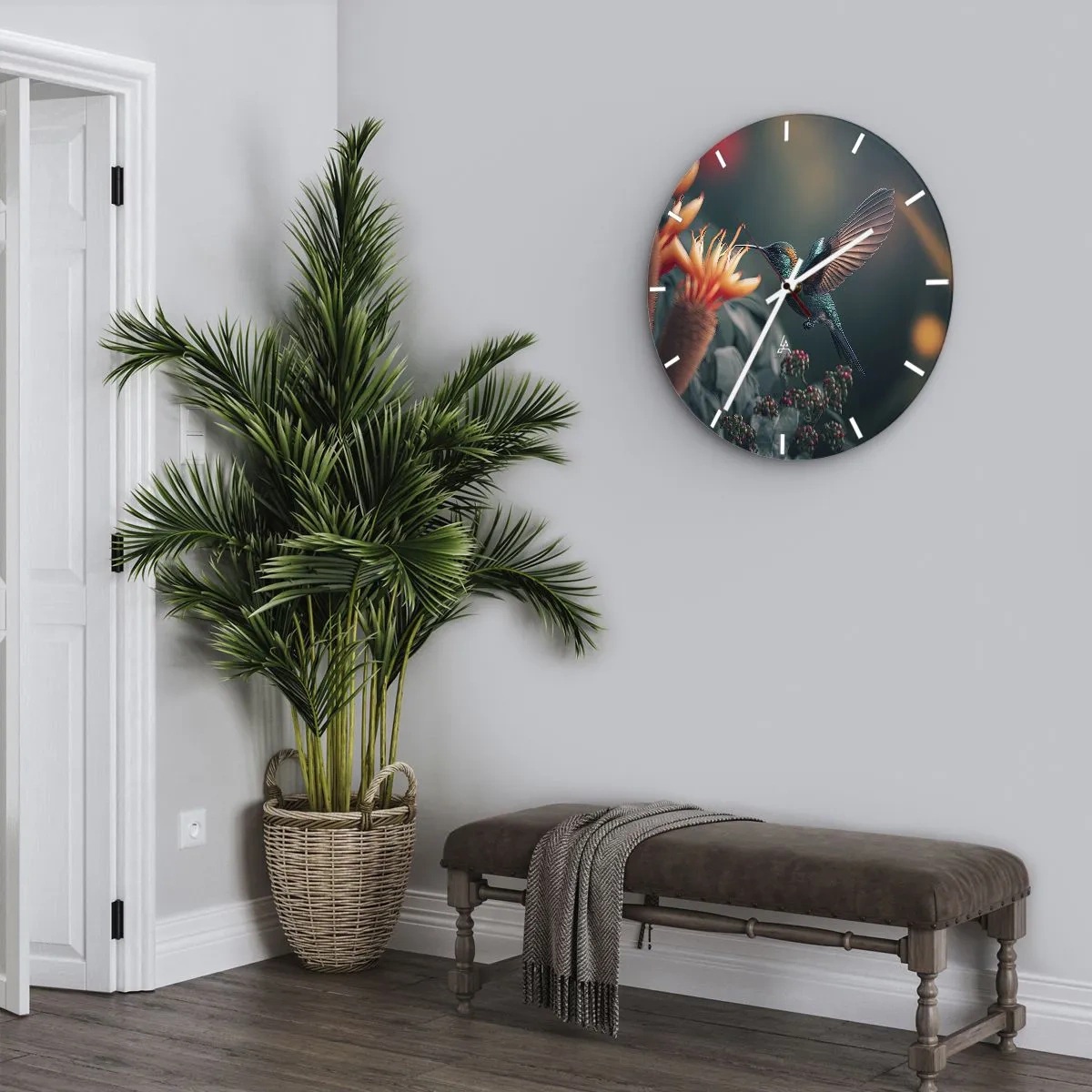 Zegar ścienny - Koliber unoszący się przy pomarańczowym egzotycznym kwiecie - 30x30cm - naprawdę barwne życie - Nowoczesna dekoracja ścienna do salonu, kuchni i sypialni ARTTOR