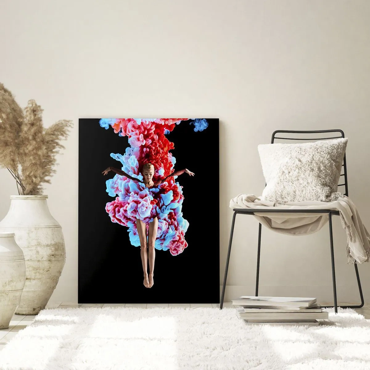 Obraz na szkle - Tancerka otoczona kolorowym dymem na czarnym tle - 70x100cm - W pełnym rozkwicie - Nowoczesna dekoracja ścienna do salonu i sypialni ARTTOR