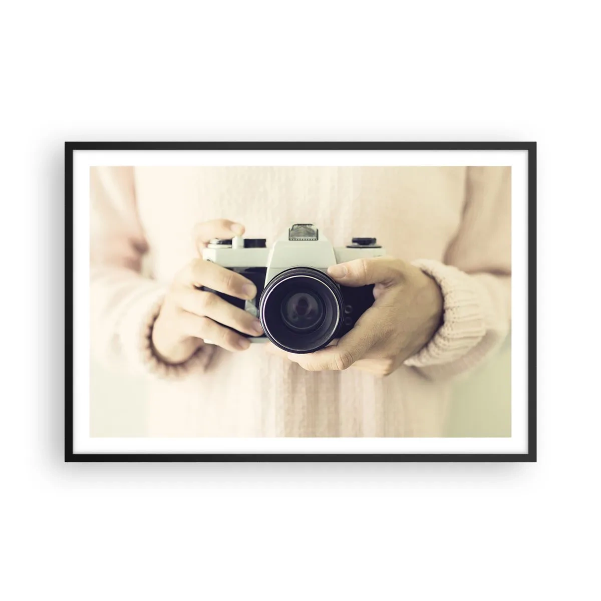 Plakat w czarnej ramie - By widzieć więcej… - 91x61 cm