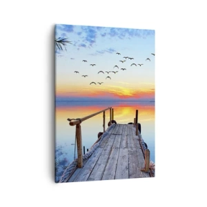 Obraz na płótnie - Drewniany pomost na jeziorze o zachodzie słońca z lecącymi ptakami - 50x70cm - Pora wracać… - Nowoczesna dekoracja ścienna do salonu, kuchni i sypialni ARTTOR