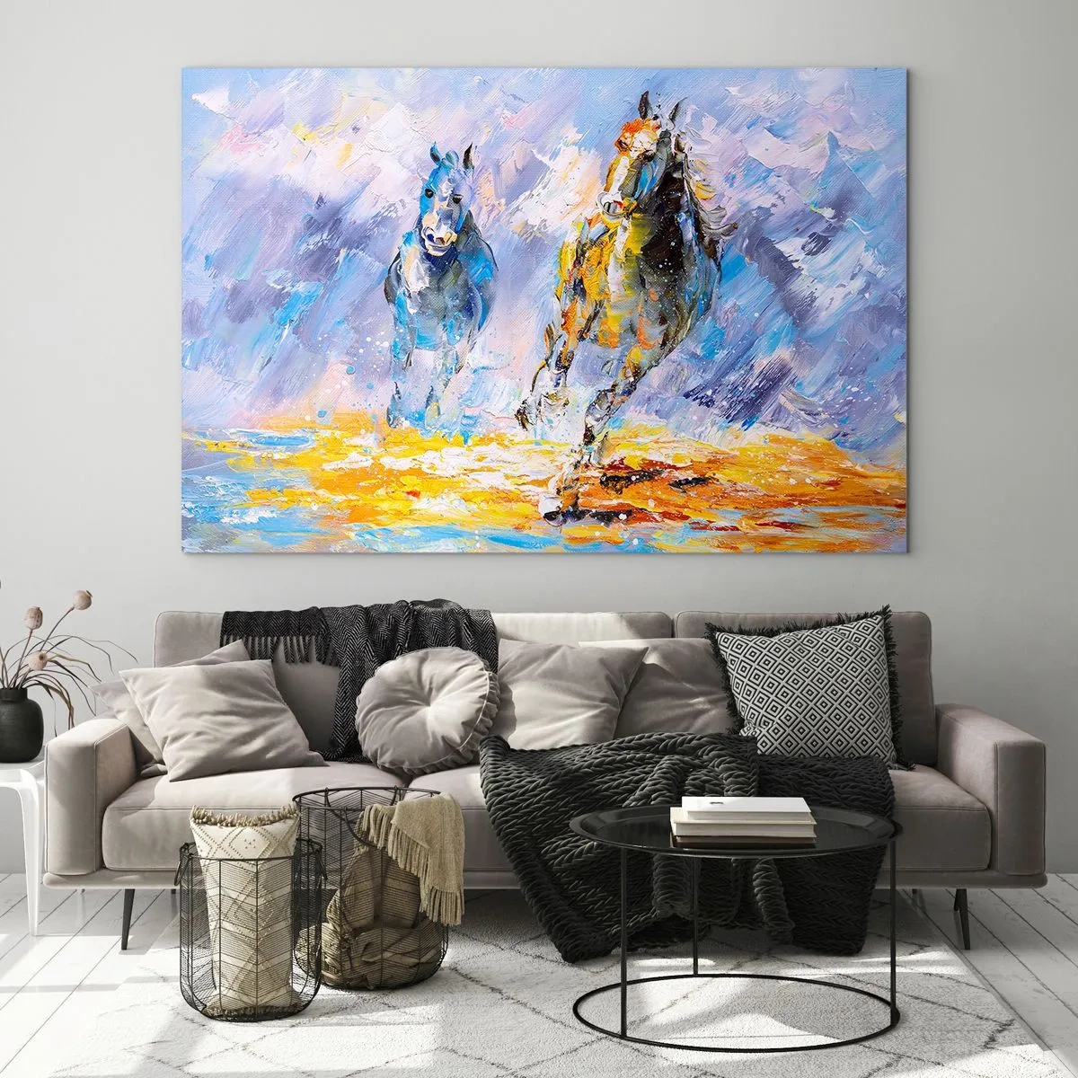 Obraz na szkle - Dwa konie galopujące po wodzie w artystycznym stylu - 70x50cm - Galopem przez blask - Nowoczesna dekoracja ścienna do salonu i sypialni ARTTOR