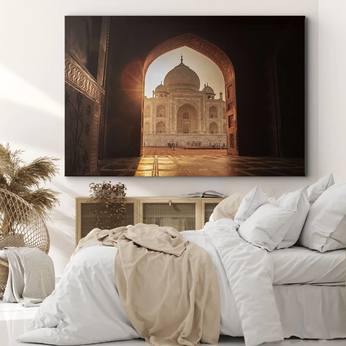 Obraz na płótnie - Taj Mahal w promieniach słońca widziany z łuku bramy - 100x70cm - Pomnik nieziemskiej miłości - Nowoczesna dekoracja ścienna do salonu, kuchni i sypialni ARTTOR