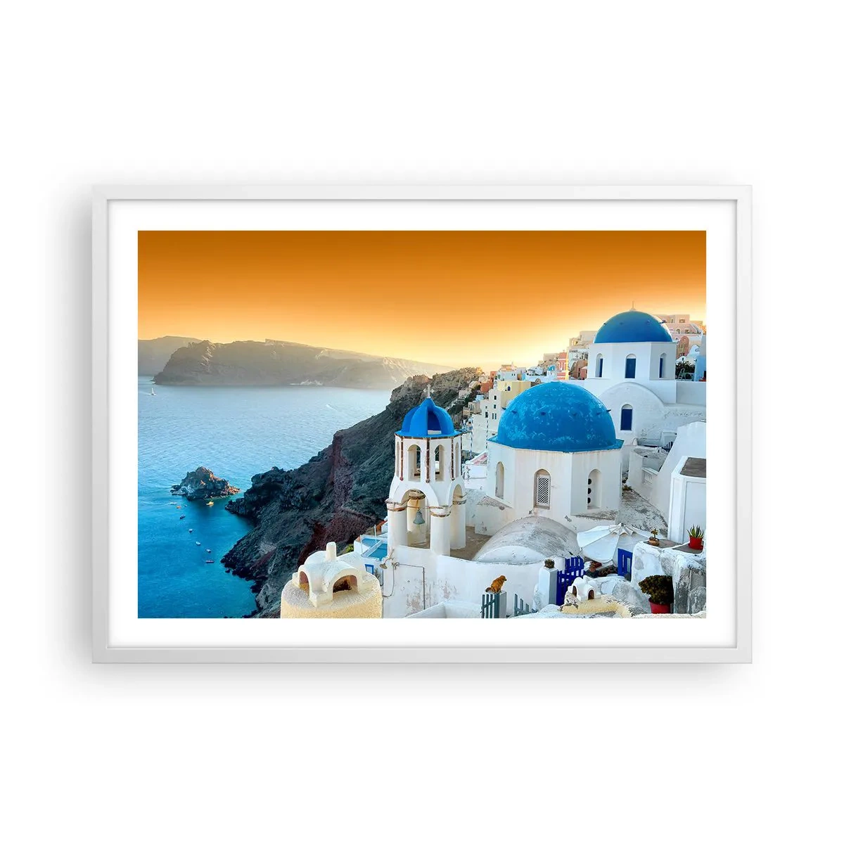 Plakat w białej ramie - Santorini - przytulone do skał - 70x50 cm
