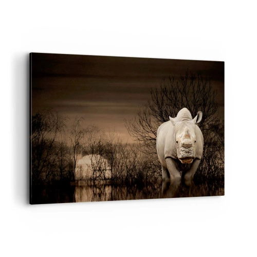 Obraz na płótnie - Nosorożec wśród drzew o zachodzie słońca, dzika natura. - 120x80cm - Biały przeciw naturze - Nowoczesna dekoracja ścienna do salonu, kuchni i sypialni ARTTOR